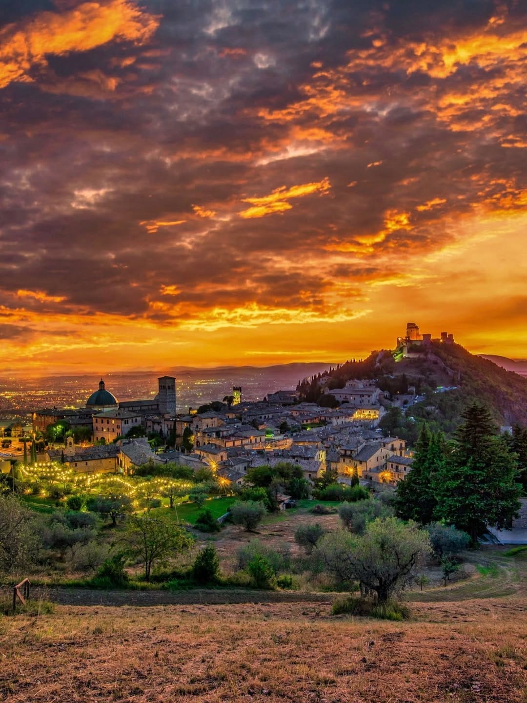 Post 6 by CHRISTIAN  MACIAS / UMBRIA on Instagram (carousel)