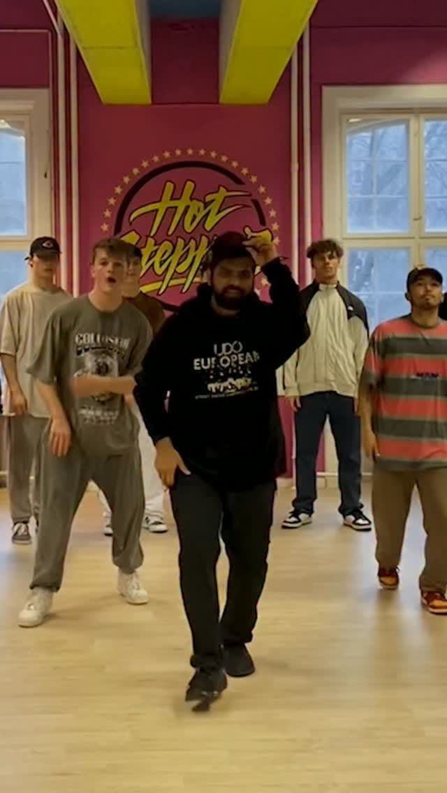 Post 1 by Reet Roy on Instagram (video)
