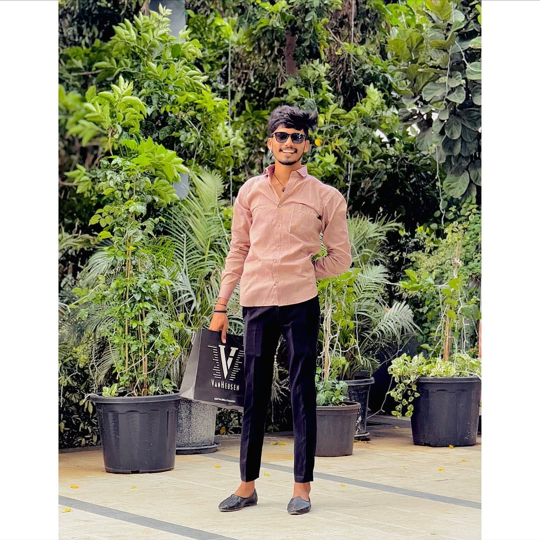 Post 8 by यश सोपानशेठ चोरघडे 🤴🏻 on Instagram (carousel)