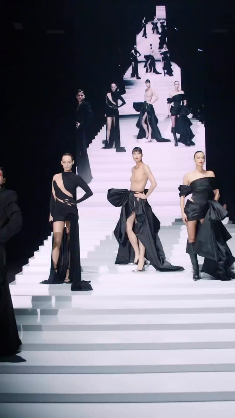 Post 8 by ON THE RUNWAY on Instagram (video)