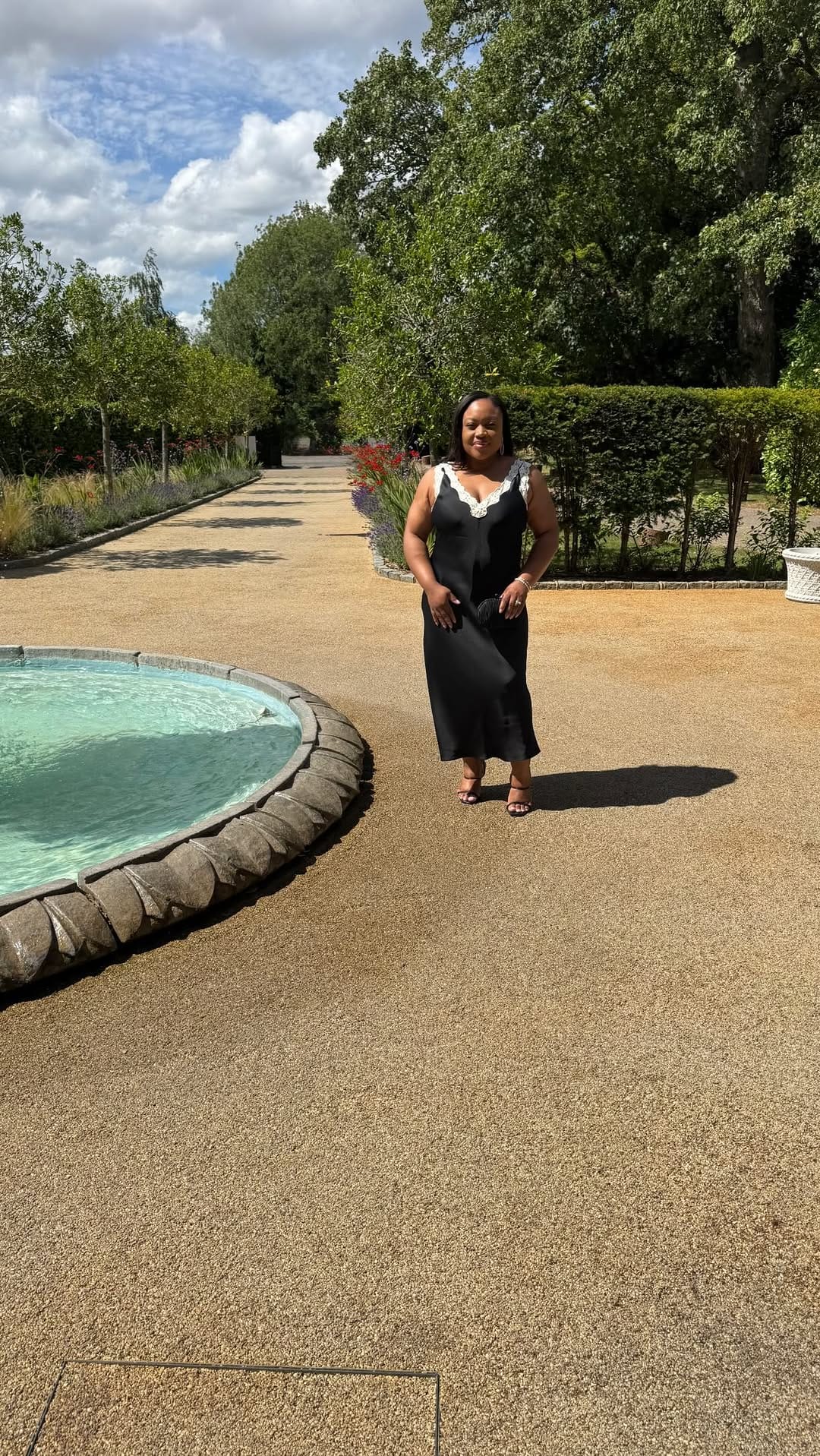 Post 4 by Leonie Aléshé on Instagram (video)