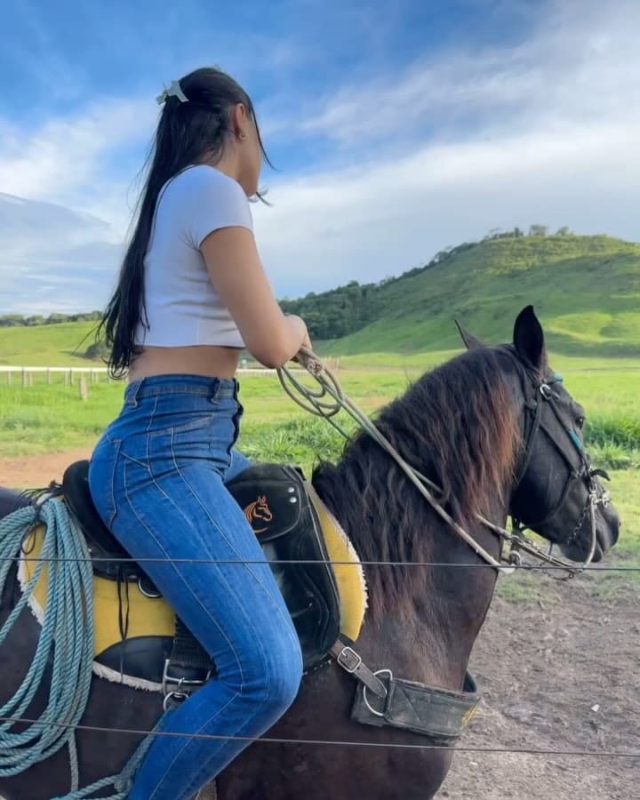 Post 10 by Nicole Arruda on Instagram (carousel)