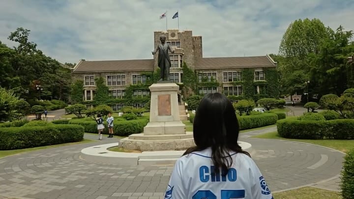 Post 2 by UIC Yonsei 연세대학교 언더우드국제대학 on Instagram (video)