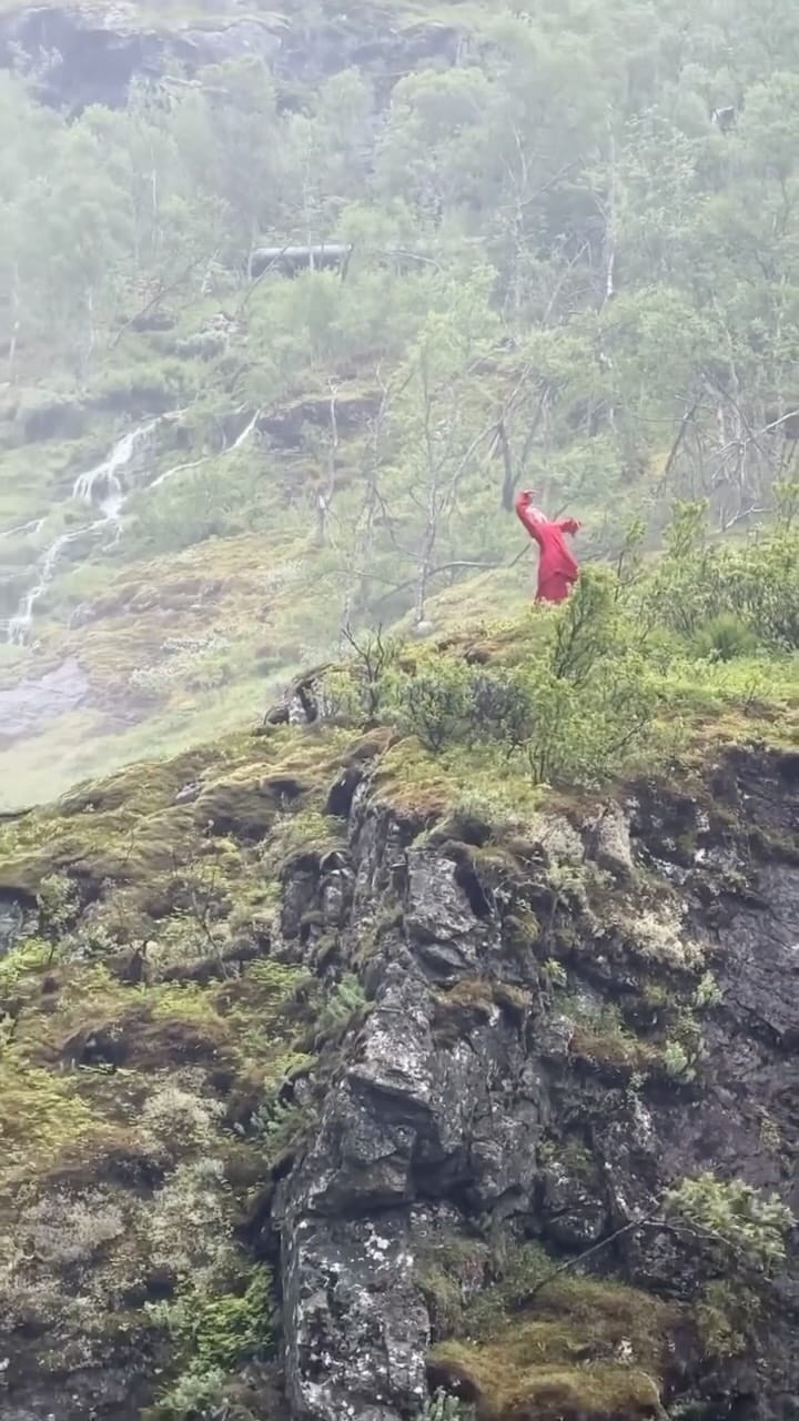 Post 3 by Anna Gentile on Instagram (video)