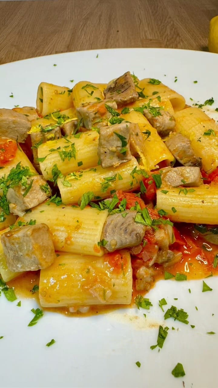 Post 6 by ᑕᗩᖇᗰᎥᑎᗴ | Food Content Creator on Instagram (video)