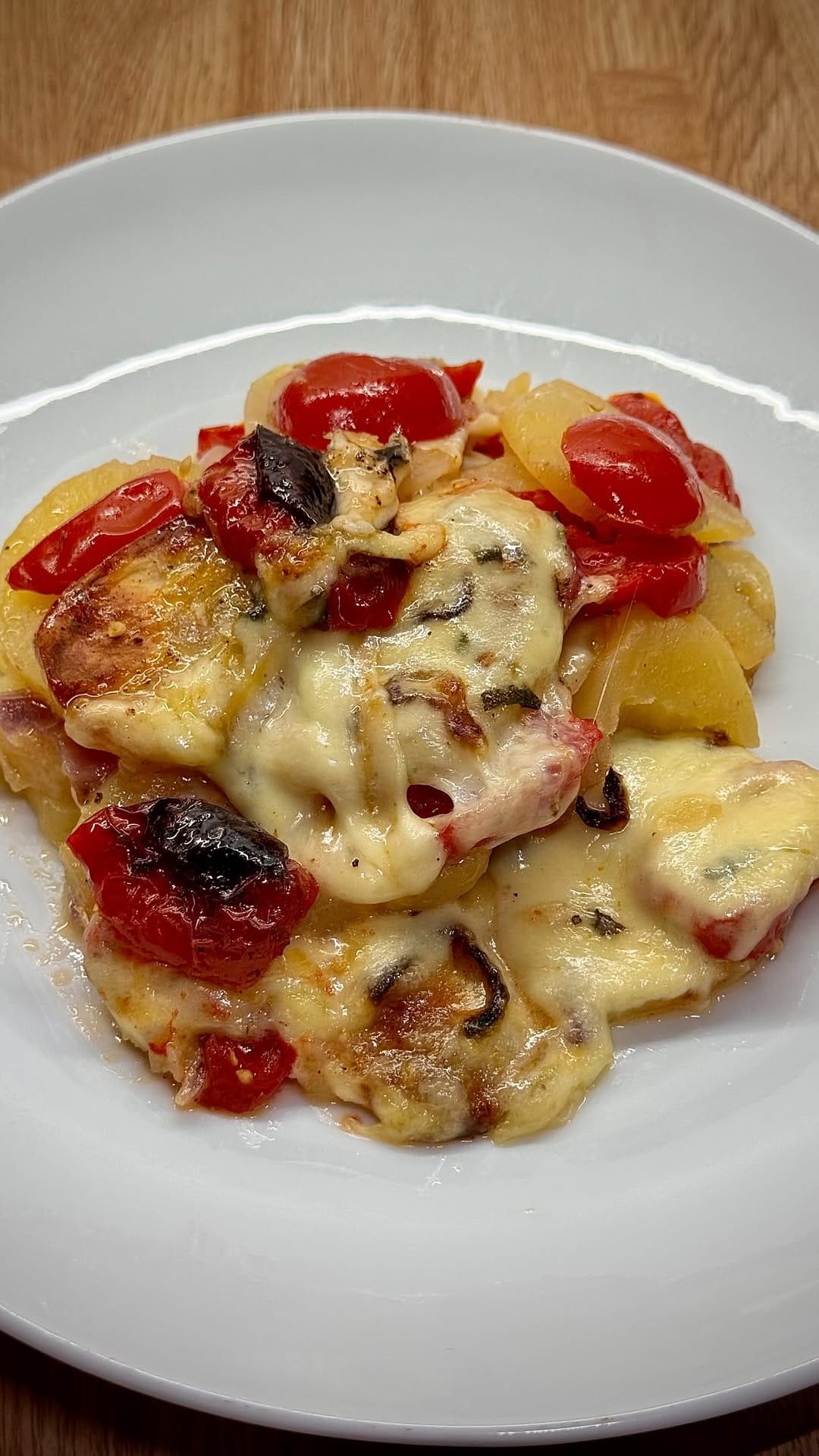 Post 2 by ᑕᗩᖇᗰᎥᑎᗴ | Food Content Creator on Instagram (video)