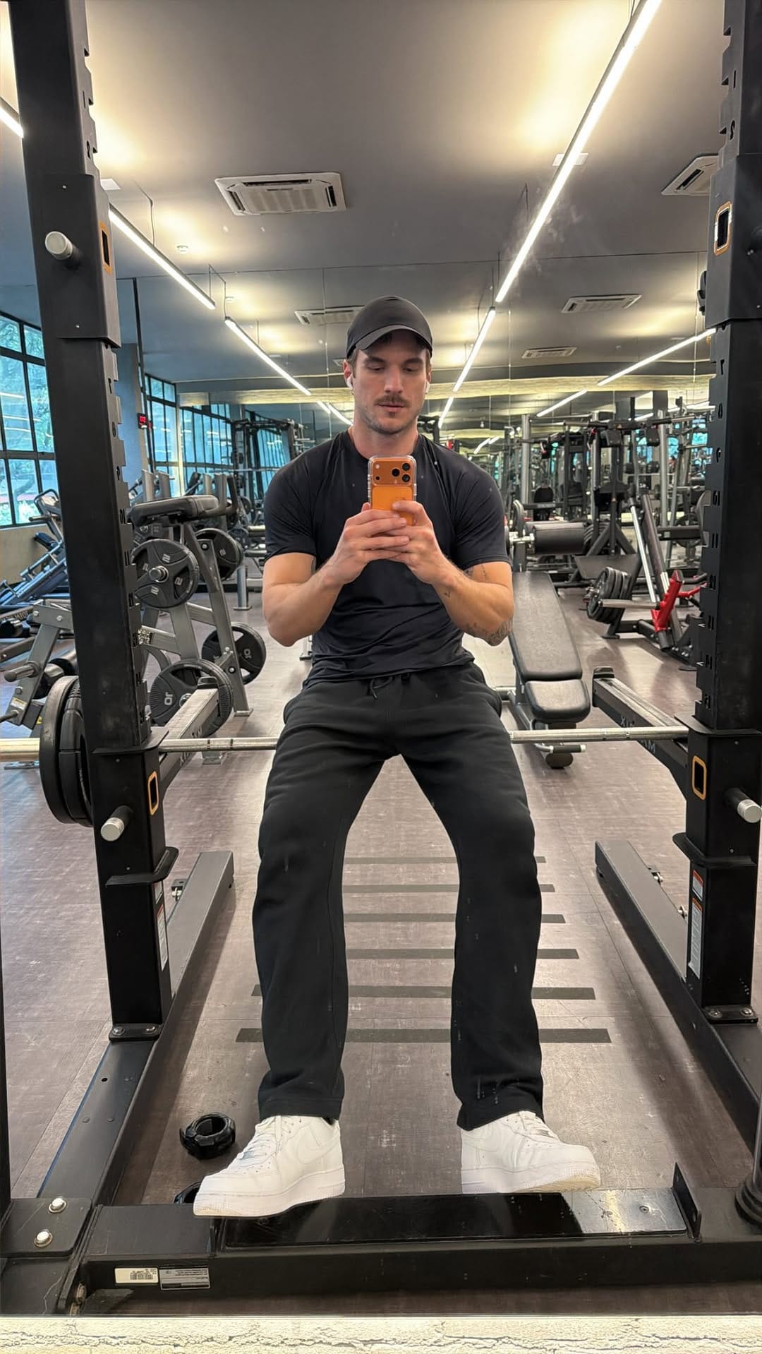 Post 8 by Alex Trevelin on Instagram (video)