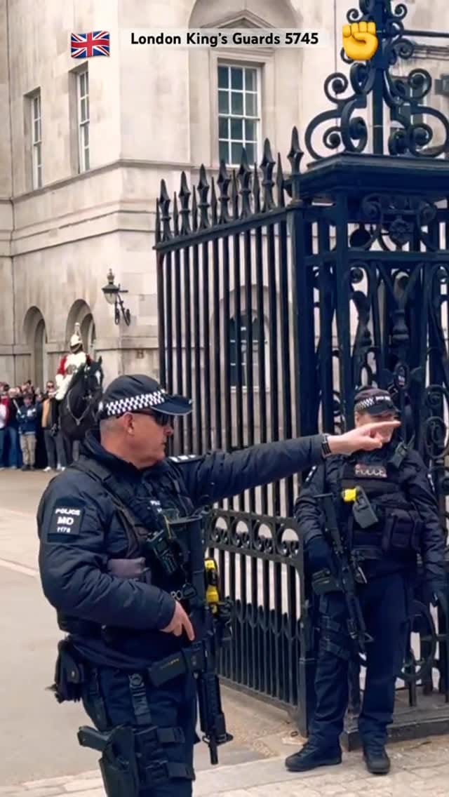Post 4 by London king’s guards 5745 on Instagram (video)