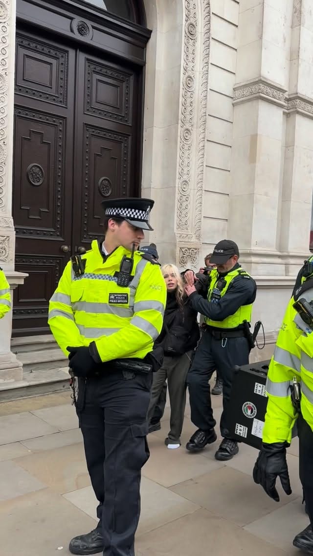 Post 5 by London king’s guards 5745 on Instagram (video)
