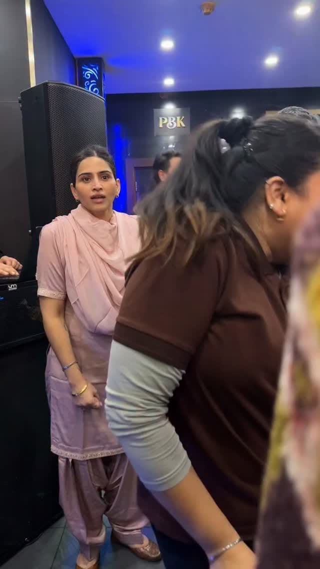 Post 8 by Punjabikitchen on Instagram (video)