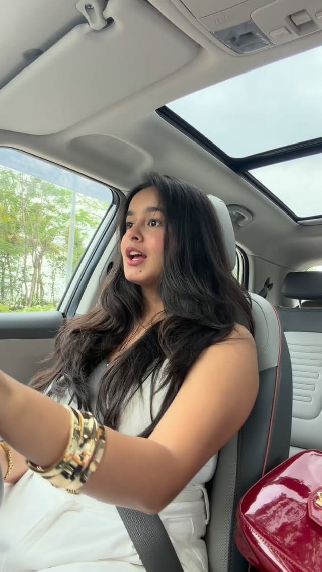 Post 6 by Gauri Bhasin on Instagram (video)