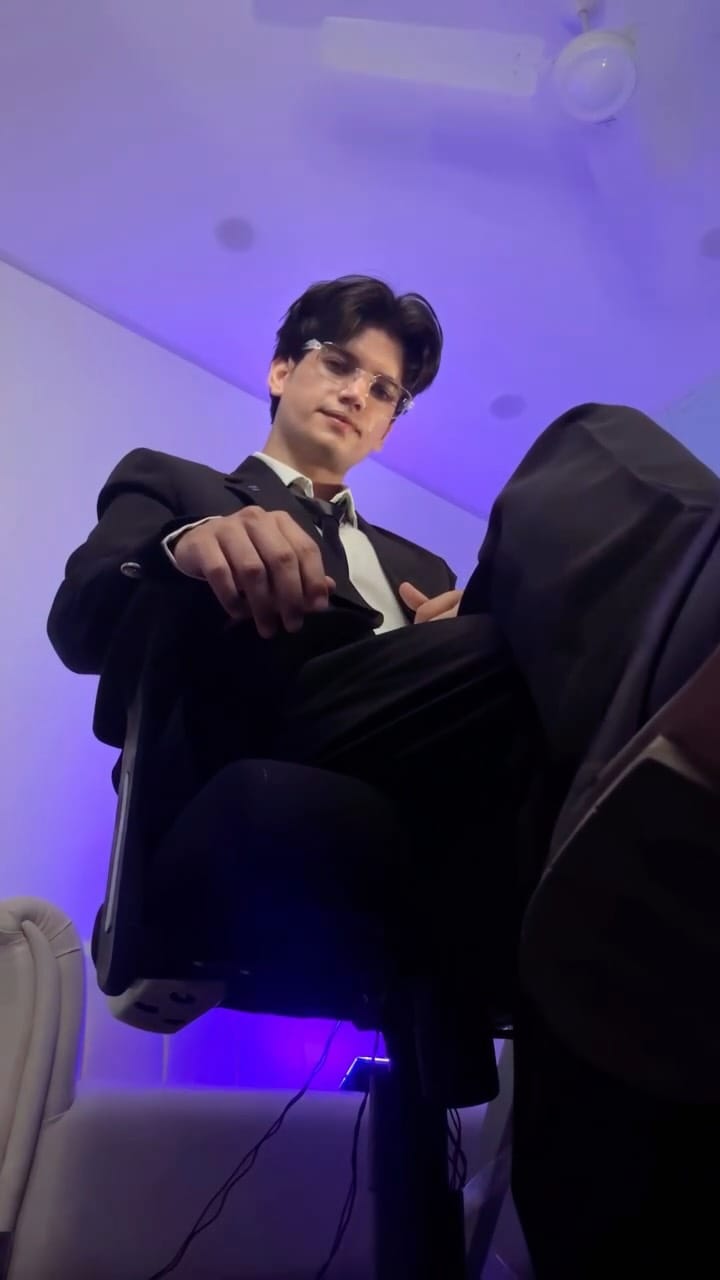 Post 8 by Amaan on Instagram (video)
