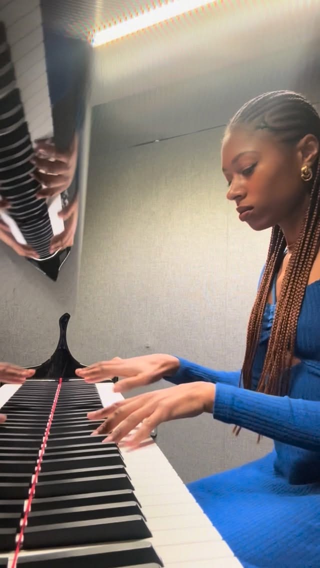 Post 7 by Isata Kanneh-Mason on Instagram (video)