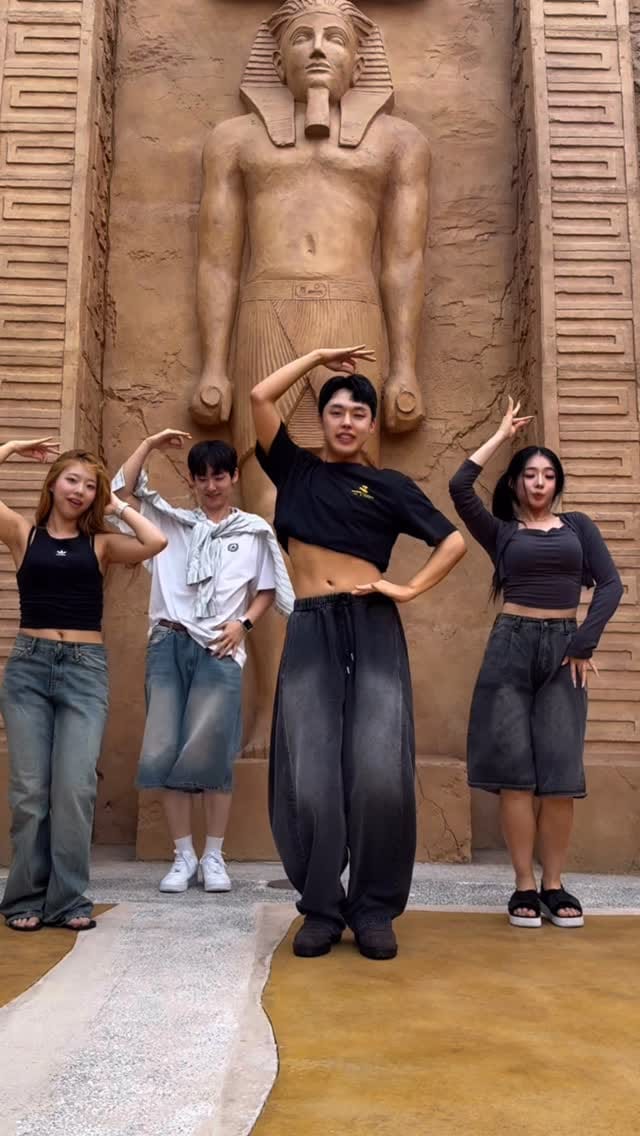 Post 10 by Robin kim on Instagram (video)