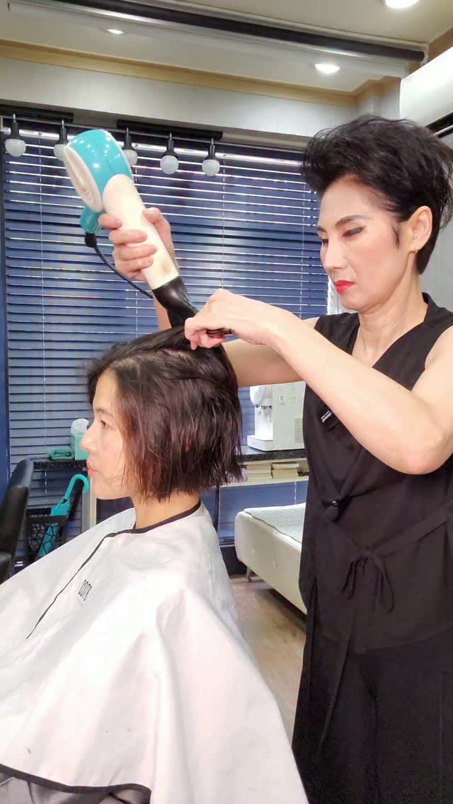 Post 1 by Rhea Jeong on Instagram (video)