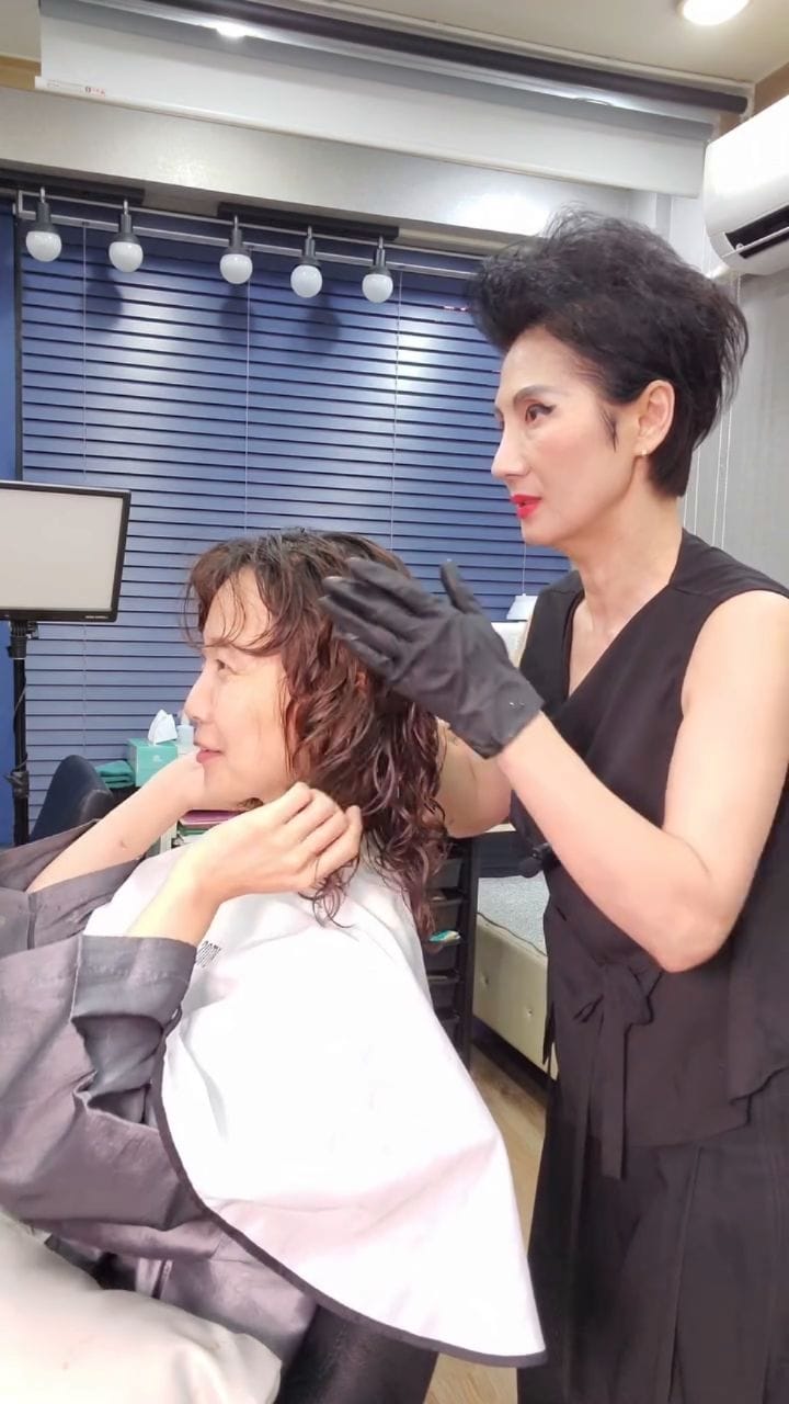 Post 3 by Rhea Jeong on Instagram (video)