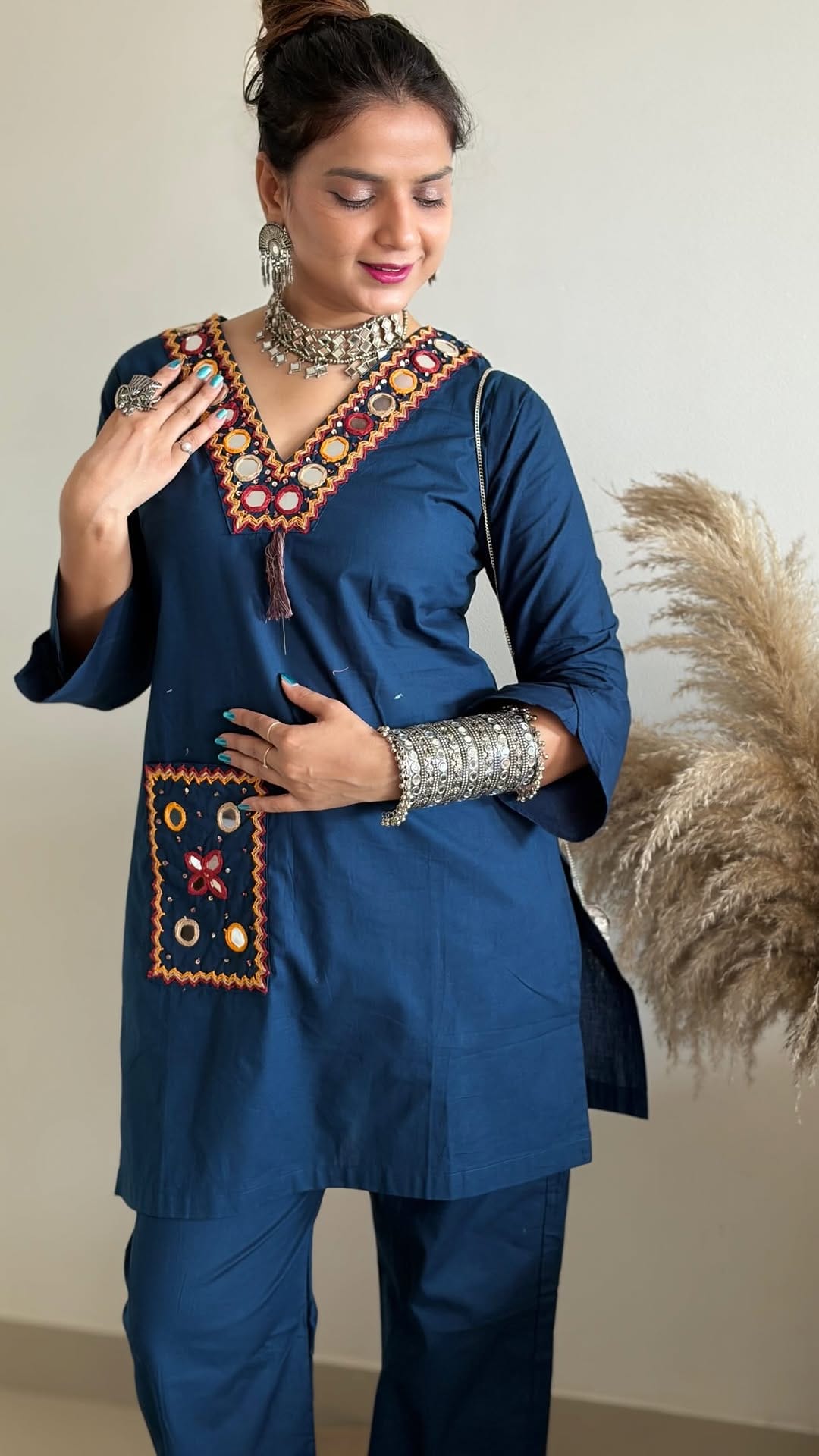 Post 6 by Harsha Khatri🧿 on Instagram (video)