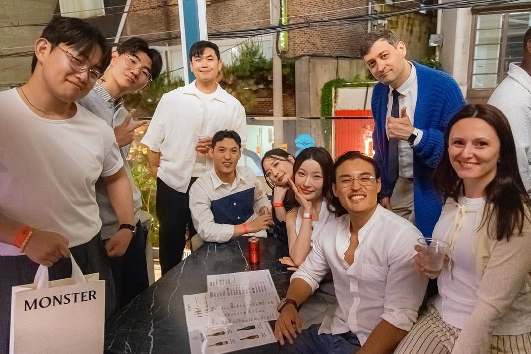 Post 8 by Afterworkseoul on Instagram (carousel)