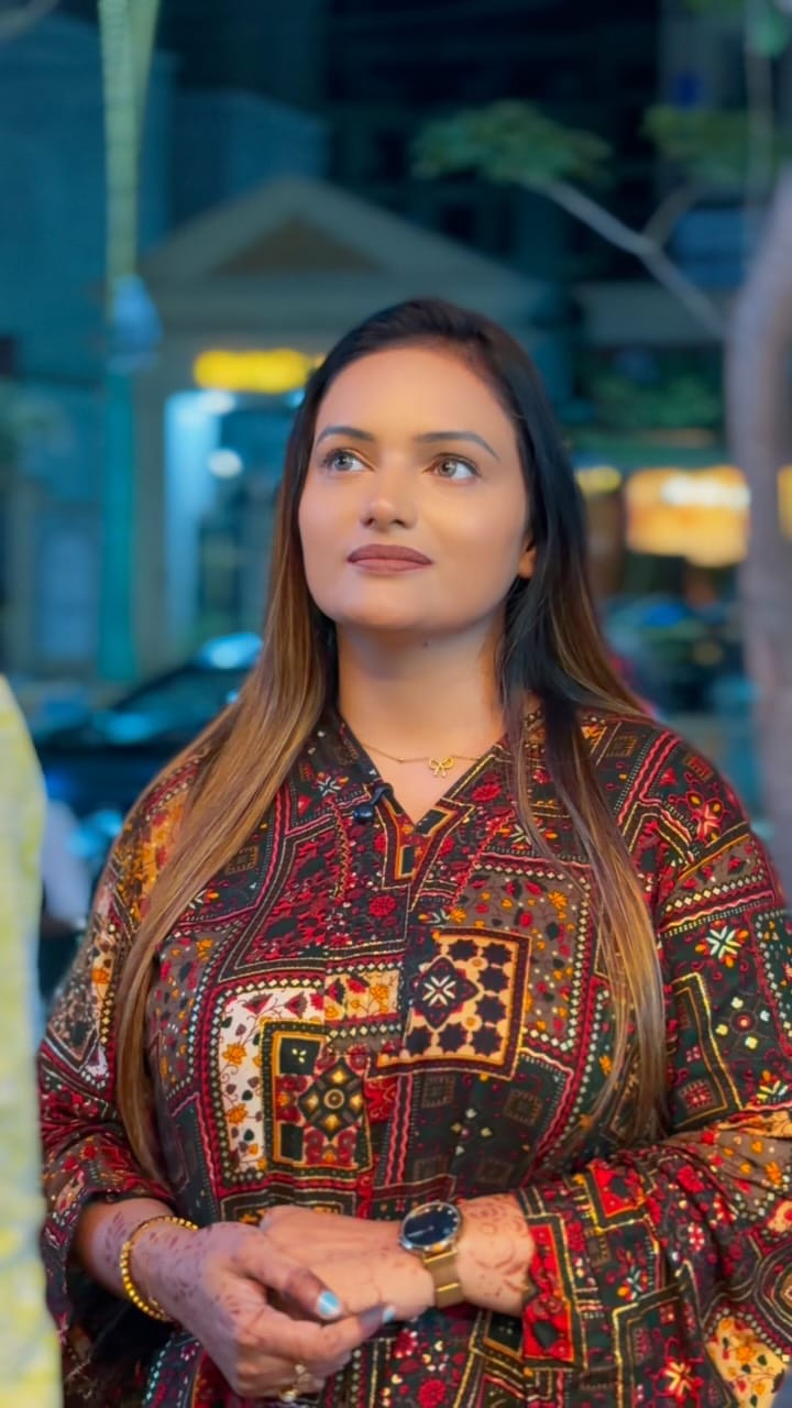 Post 1 by ❤Adaah Shaikh❤️ on Instagram (video)