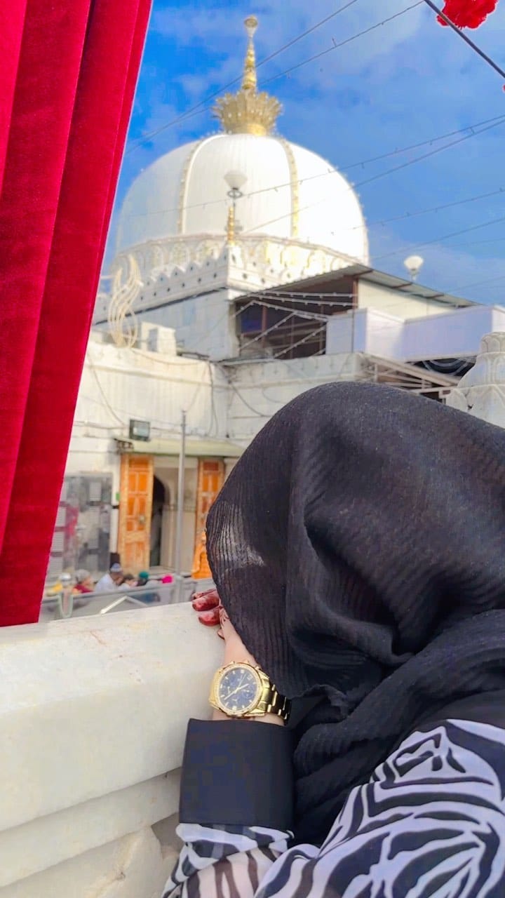 Post 9 by ❤Adaah Shaikh❤️ on Instagram (video)