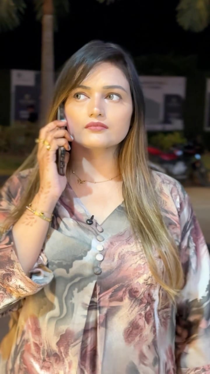 Post 5 by ❤Adaah Shaikh❤️ on Instagram (video)