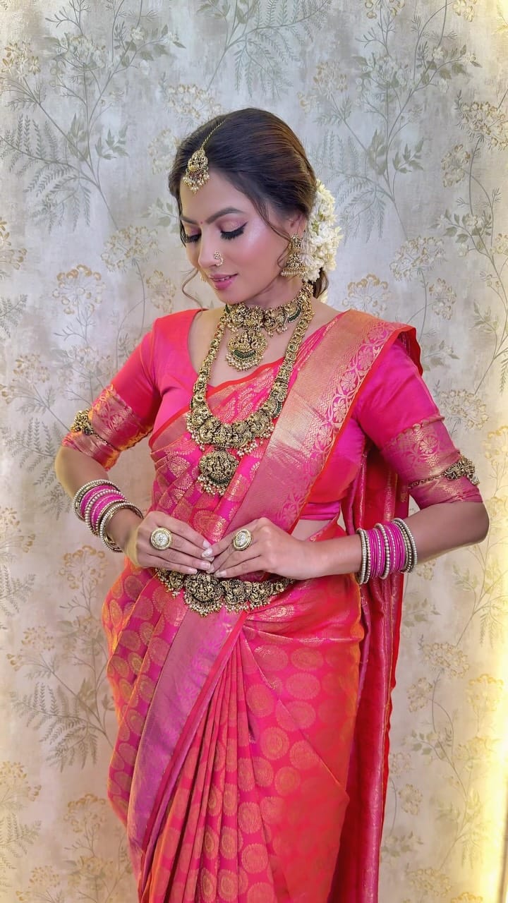 Post 8 by BRIDAL MAKEUP ARTIST VADODARA | HAIRSTYLIST on Instagram (video)