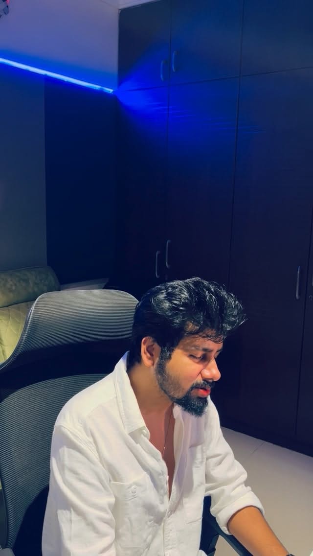 Post 2 by Prasoon Srivastava on Instagram (video)