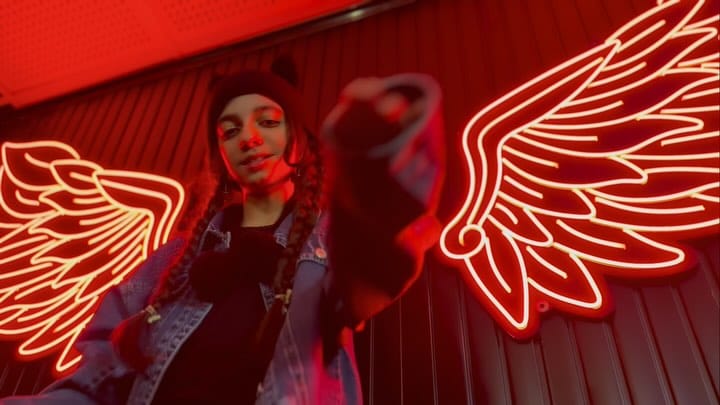 Post 6 by ثنا صدفی | Sana Sadafi on Instagram (video)