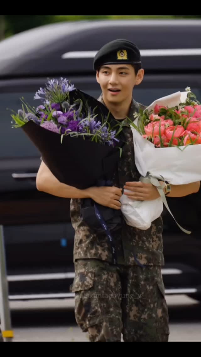 Post 3 by BTS Kim Taehyung-V(김태형⁷)🐻 on Instagram (video)