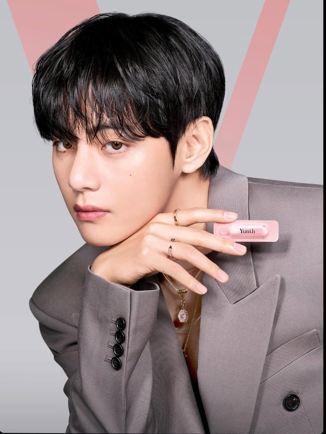 Post 1 by BTS Kim Taehyung-V(김태형⁷)🐻 on Instagram (image)