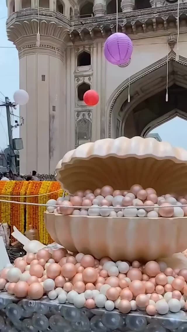 Post 7 by S H A  I k A T I Q 🔵 on Instagram (video)