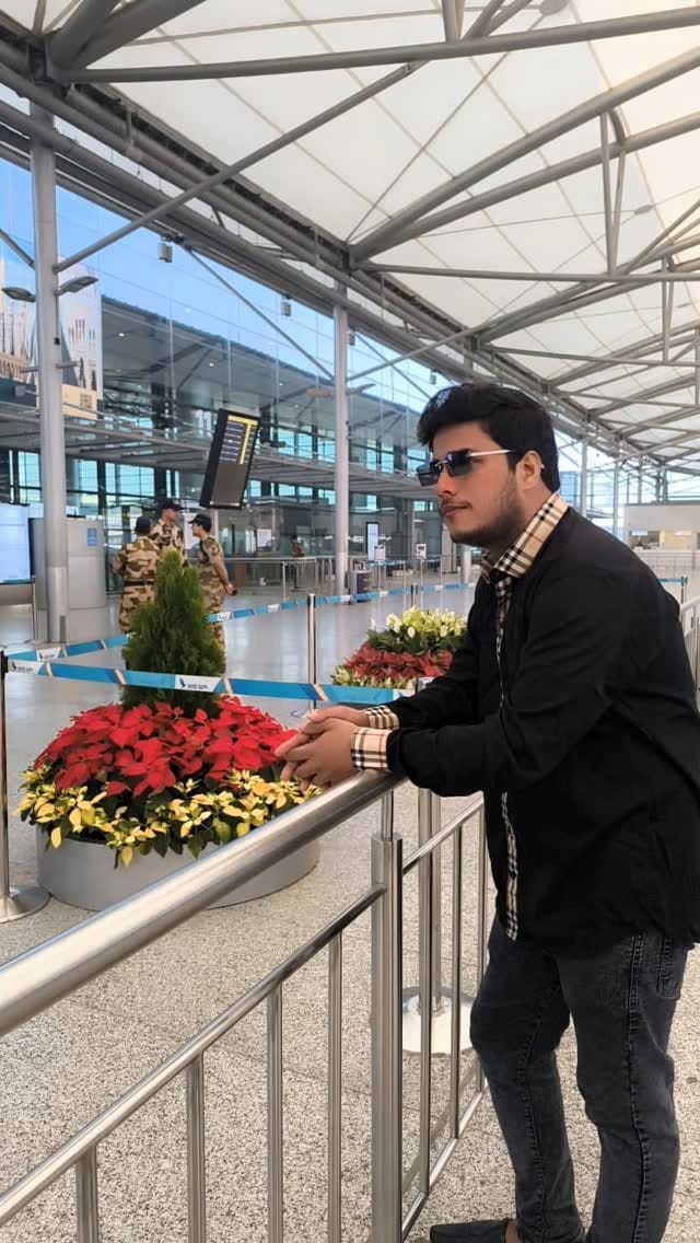 Post 3 by S H A  I k A T I Q 🔵 on Instagram (video)