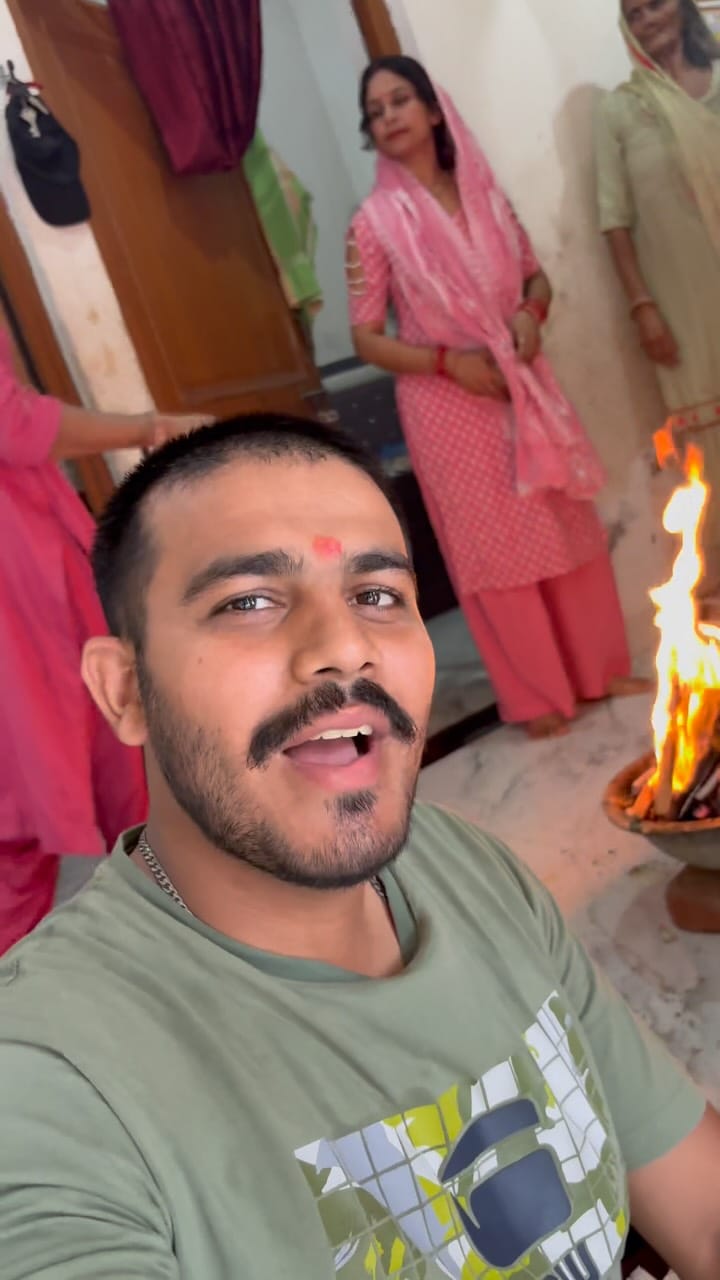 Post 8 by Amit Tomar on Instagram (video)