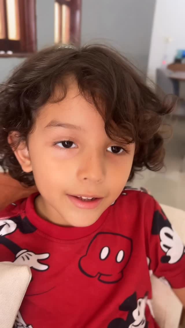 Post 2 by Thaylla | Cantora on Instagram (video)