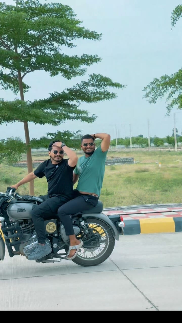 Post 4 by Prashu on Instagram (video)