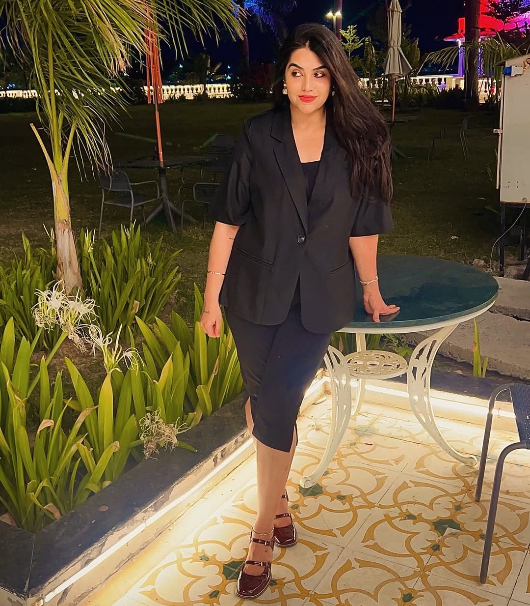 Post 3 by Manali Khatri 👑 on Instagram (carousel)