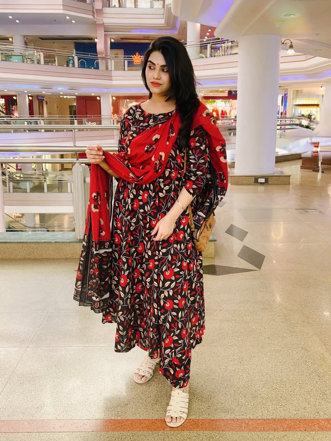 Post 9 by Manali Khatri 👑 on Instagram (carousel)