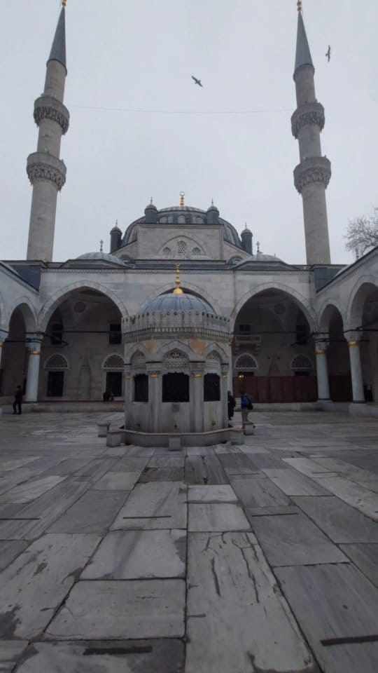 Post 4 by İstanbul Camileri on Instagram (video)