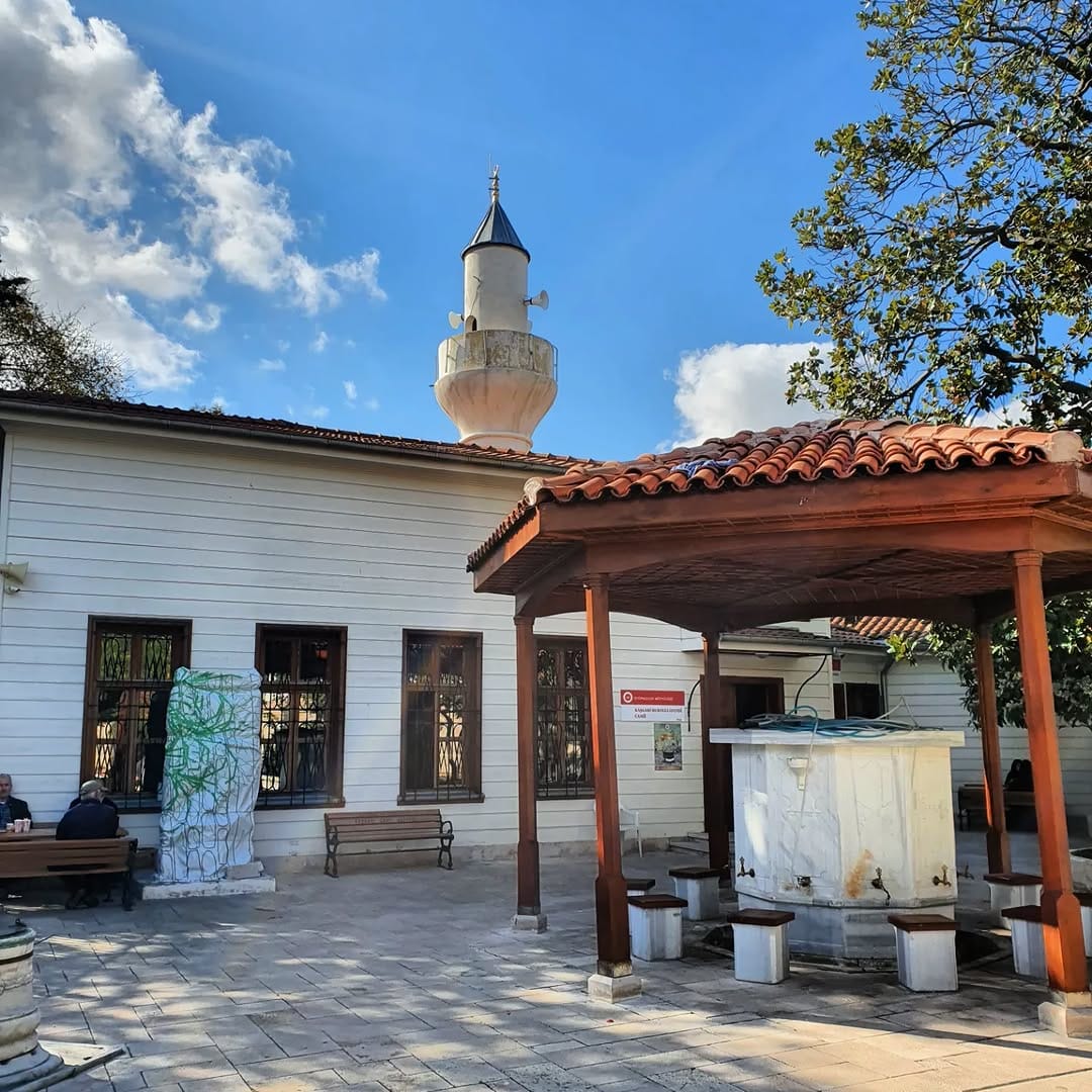 Post 6 by İstanbul Camileri on Instagram (carousel)