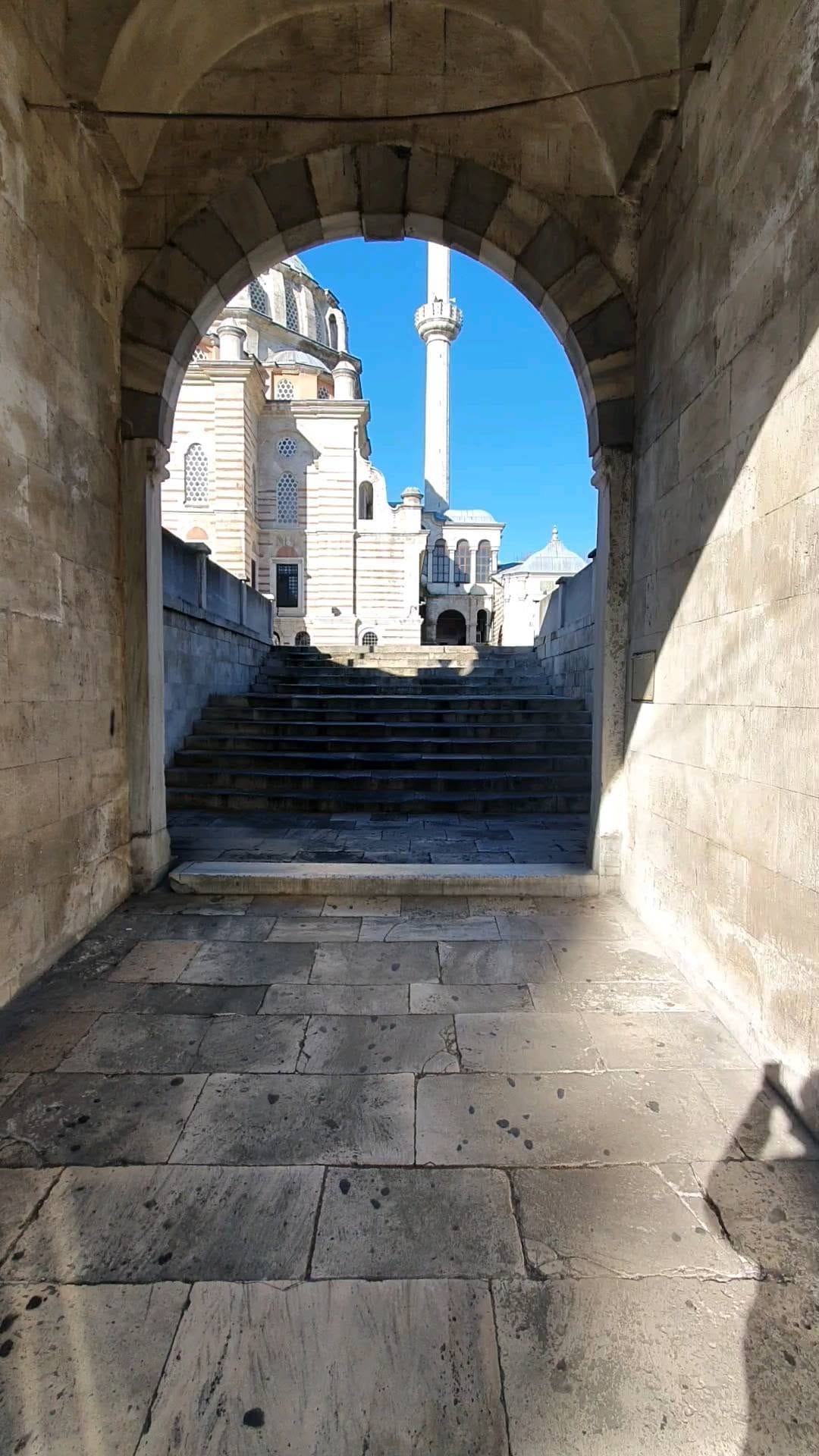 Post 3 by İstanbul Camileri on Instagram (video)