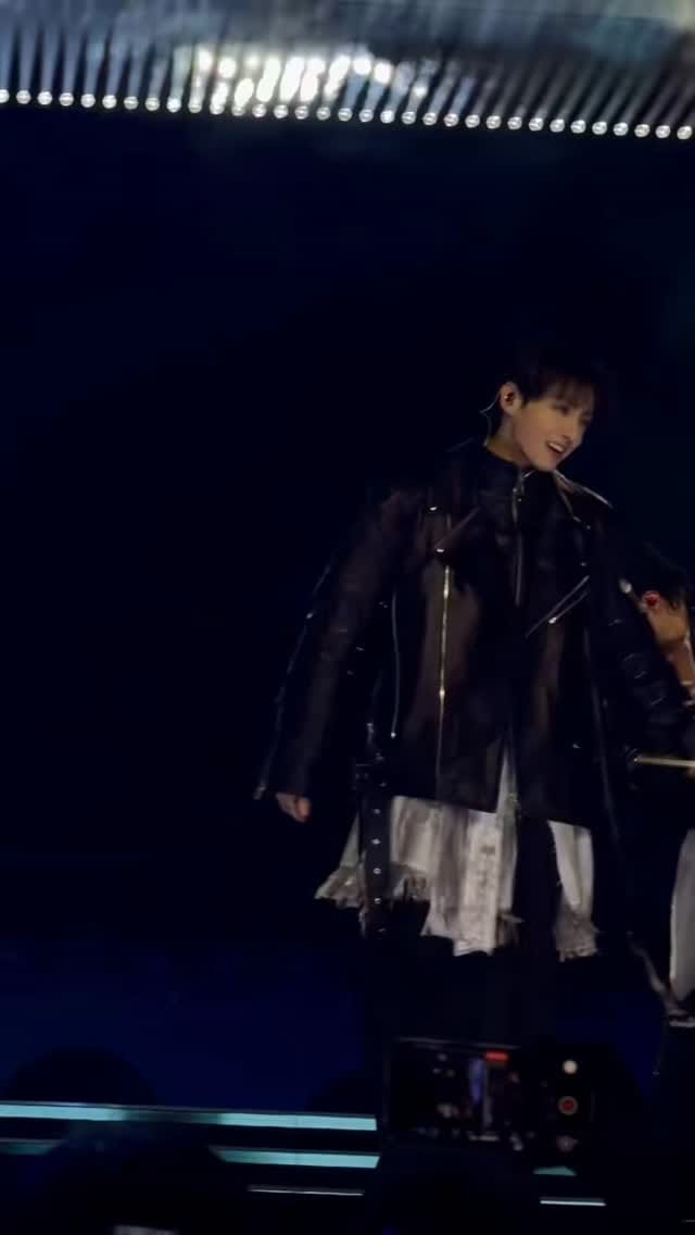 Post 3 by BTS💜 Ayo ladies & gentleman 🌹 on Instagram (video)