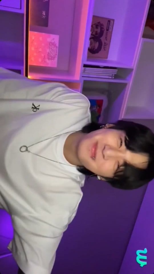 Post 8 by BTS💜 Ayo ladies & gentleman 🌹 on Instagram (video)