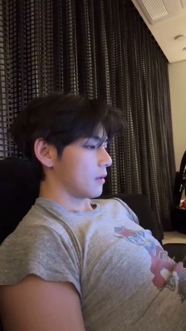 Post 6 by BTS💜 Ayo ladies & gentleman 🌹 on Instagram (video)