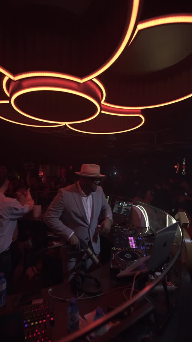Post 3 by Niang Oumar on Instagram (video)
