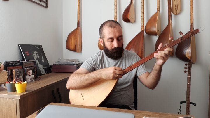 Post 10 by Erdem Akpınar / Erdem Akpınar Bağlama Okulu on Instagram (video)
