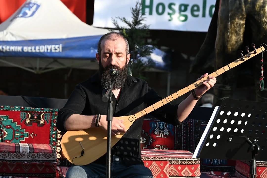 Post 7 by Erdem Akpınar / Erdem Akpınar Bağlama Okulu on Instagram (carousel)