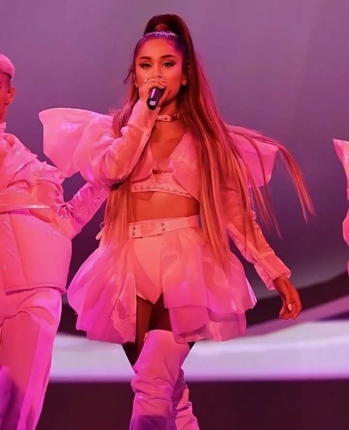 Post 7 by Ariana Grande on Instagram (image)