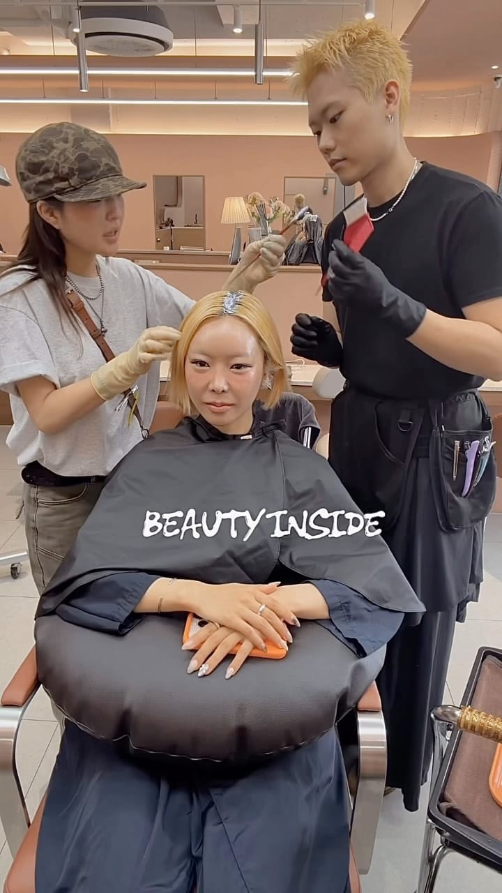Post 7 by 포항미용실 뷰티인사이드 헤어컨설팅 / 브러싱 전문가 성은 🧡 on Instagram (video)