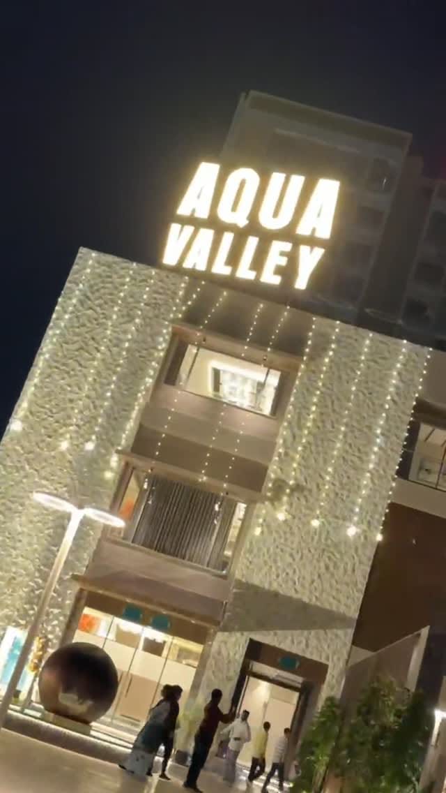 Post 6 by Dhruv Koitavad Meldi on Instagram (video)