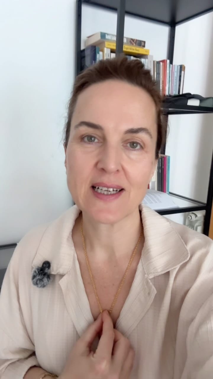 Post 1 by Özge Özdemir on Instagram (video)
